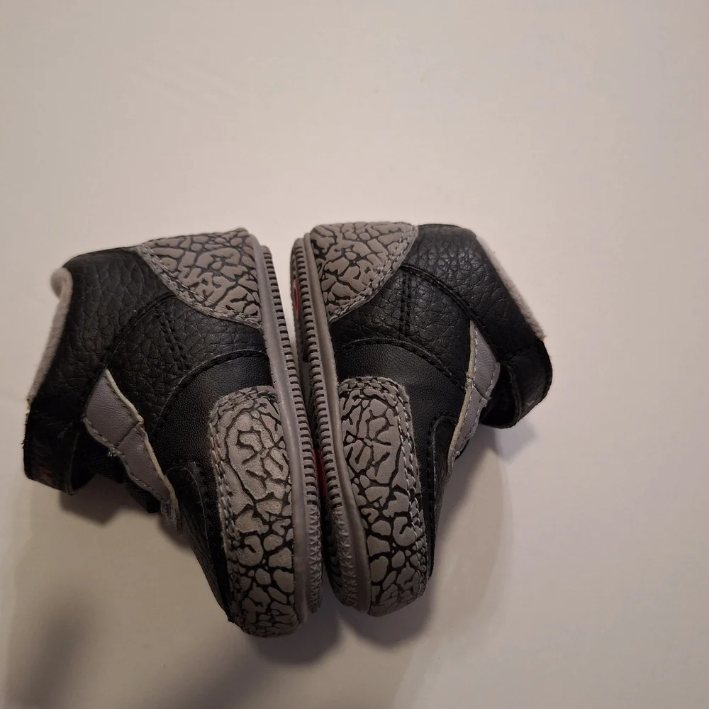 Pre-Owned Air jordan retro 3 black cement boys Size 1c